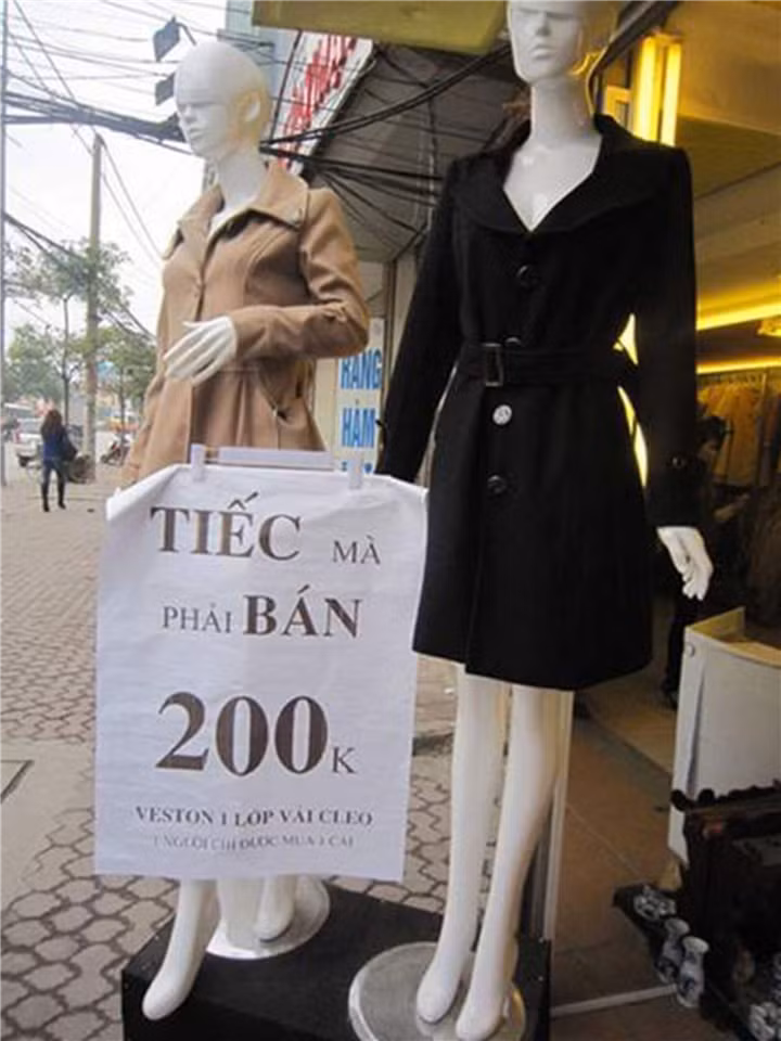 Tiếc thì để dành mặc thôi sao phải tự làm khổ mình thế.