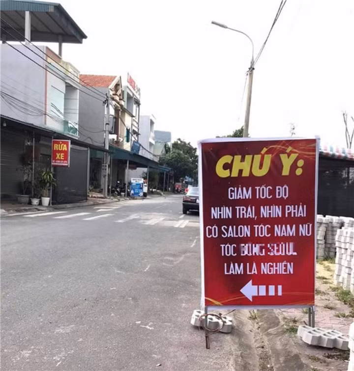 Trên MXH từng xuất hiện tấm biển quảng cáo vô cùng "bá đạo", đặc biệt là cách chỉ dẫn, mời gọi của nội dung tấm biển đã nhanh chóng thu hút sự chú ý của người đi đường.