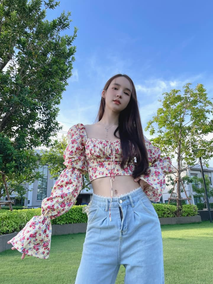 Ngay từ khi đăng quang, người đẹp 9X đã nhận được sự yêu mến từ công chúng trong nước và quốc tế.