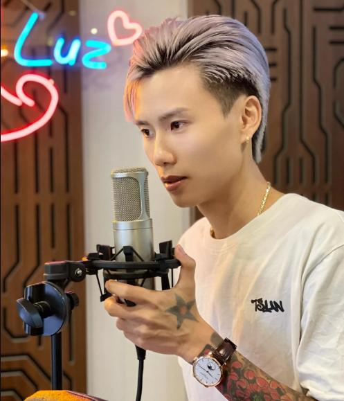 Về phía Đạt Villa, nam TikToker cũng ít nhiều vướng thị phi vì những lùm xùm tình ái cũ và khi lấn sân ca hát.