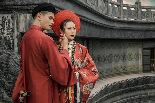 Chính những tấm áo đẹp đẽ ấy đã “kéo” nhiều người trẻ gần hơn với lịch sử khi lật giở lại những sự kiện của các thời kỳ. Ảnh: Phương Nguyễn - Việt Nam Ơi