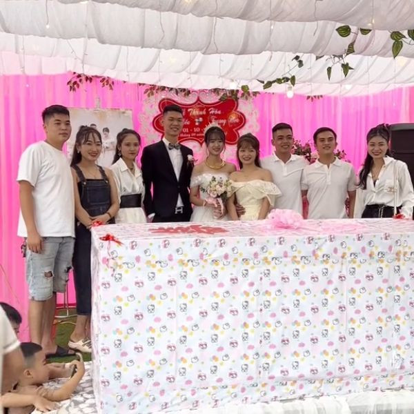 Lay ghe tinh yeu lam qua cuoi: Vui thoi dung qua