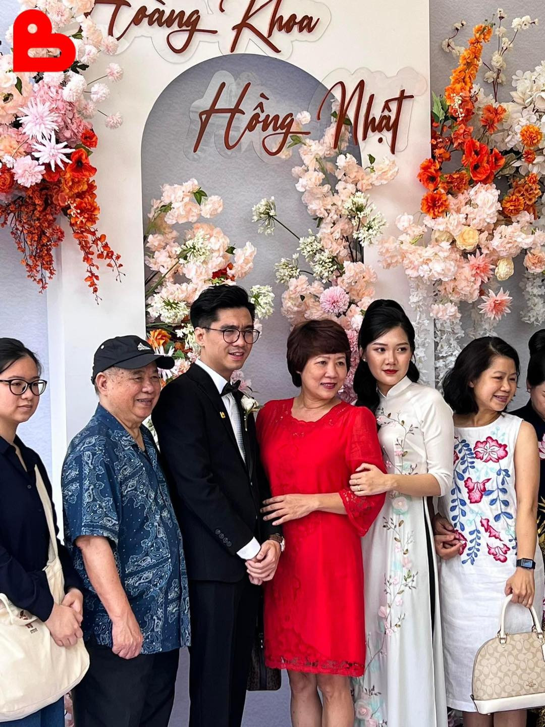 Cư dân mạng mới đây tích cực lan truyền hình ảnh PewPew xuất hiện trong vai trò chú rể. Trong ảnh, chàng streamer diện vest lịch lãm chuẩn chú rể. Ảnh: Beatvn