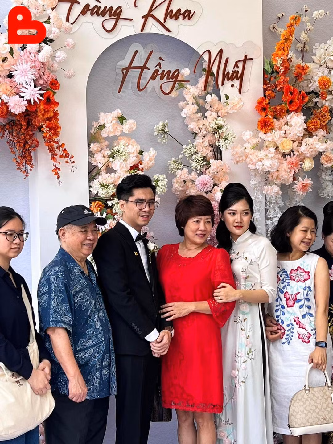 Cư dân mạng mới đây tích cực lan truyền hình ảnh PewPew xuất hiện trong vai trò chú rể. Trong ảnh, chàng streamer diện vest lịch lãm chuẩn chú rể. Ảnh: Beatvn