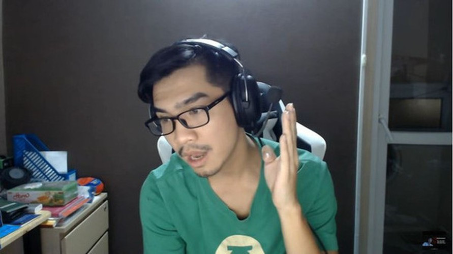 PewPew được biết đến là một trong những streamer đời đầu tại Việt Nam, thuộc hội “tứ hoàng streamer” cùng với ViruSs, Độ Mixi và Xemesis.