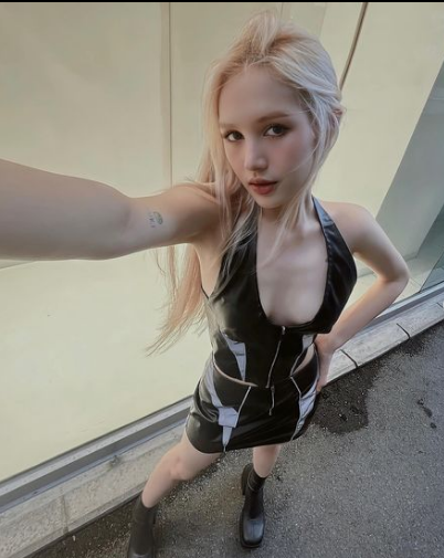 Mới đây khi chia sẻ hình ảnh mới lên trang cá nhân, gái xinh 10x nhận về nhiều lời khen, tuy nhiên trong đó xuất hiện dòng bình luận không hay ho về cô.