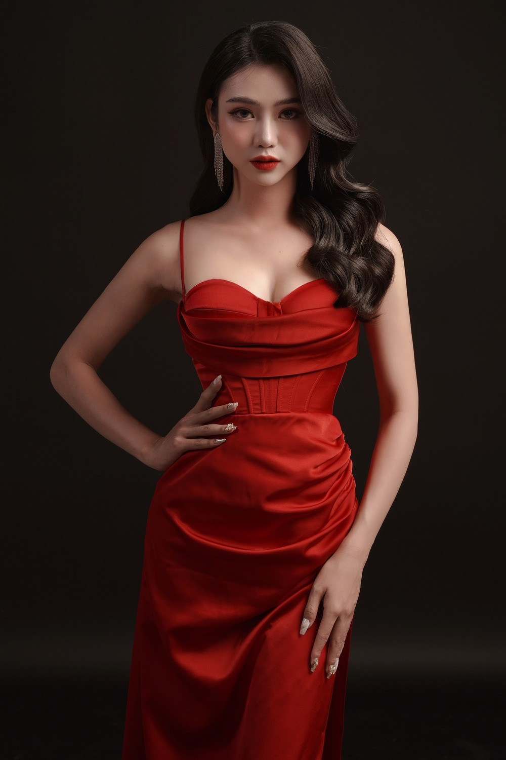 Bên cạnh đó, Hà Anh cũng là một KOL, người mẫu và ca sĩ tự do, các hoạt động về cộng đồng LGBT cũng được cô tham gia thường xuyên.