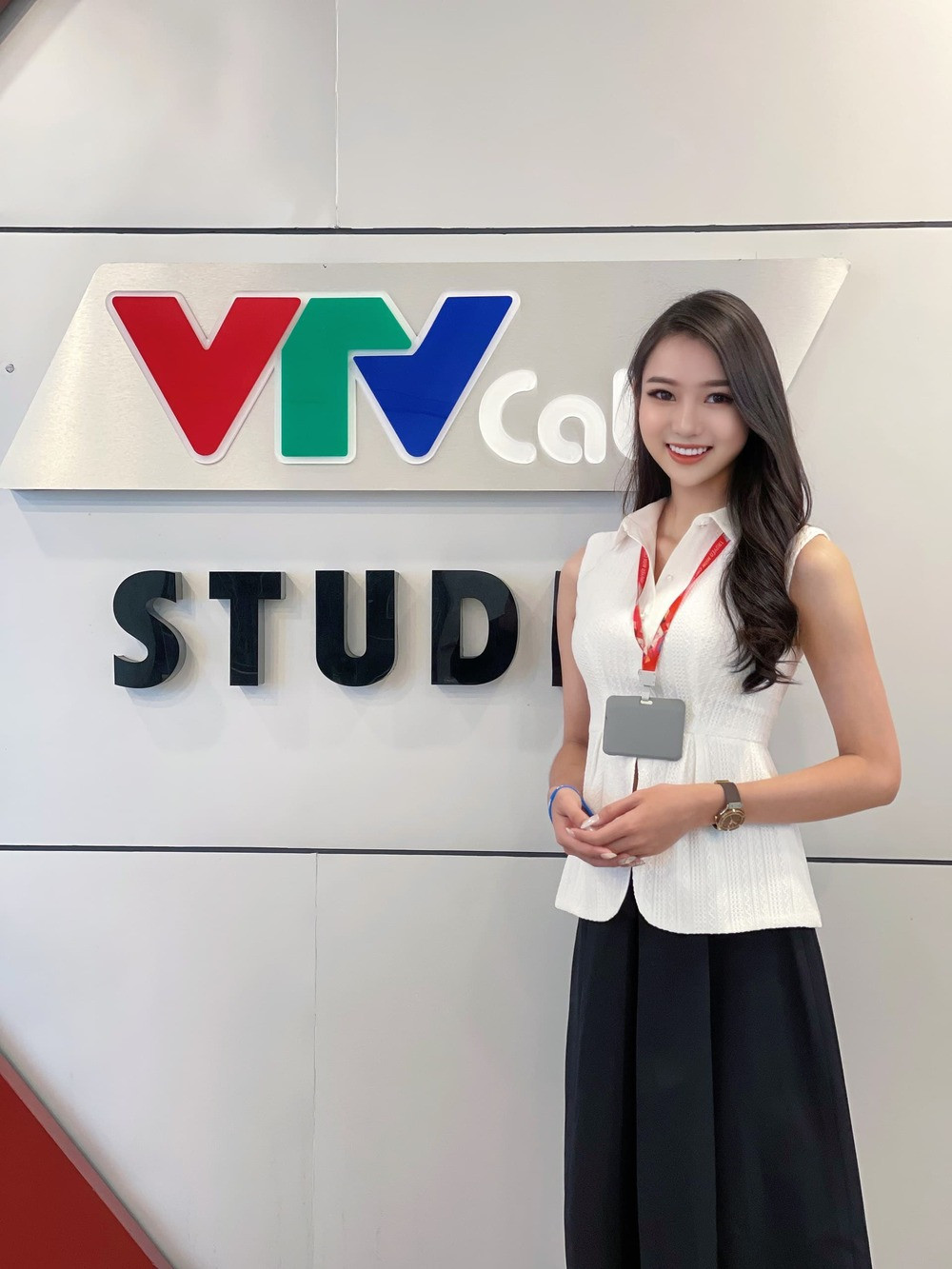 Nữ MC xinh đẹp sinh năm 1997 tại Bắc Giang, cô gây ấn tượng với nhan sắc xinh đẹp.