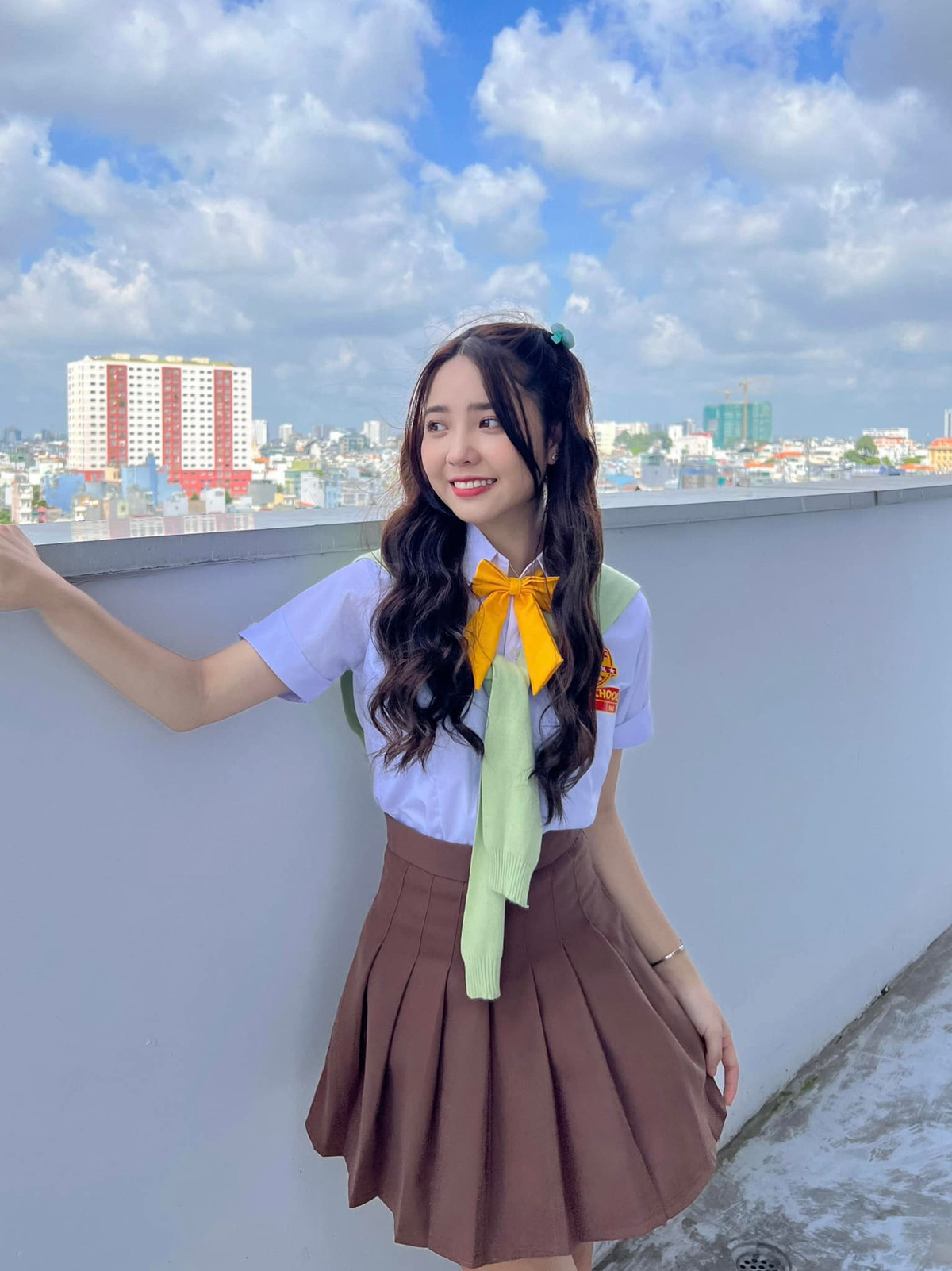 Gái xinh này là người gốc Tây Ninh, hiện nay đang sinh sống và học tập tại thành phố Hồ Chí Minh.