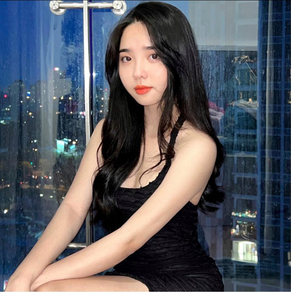 Công việc tuy thu nhập không cao nhưng đủ cho cô thoải mái trang trải cá nhân, phụ giúp được phần nào gia đình.