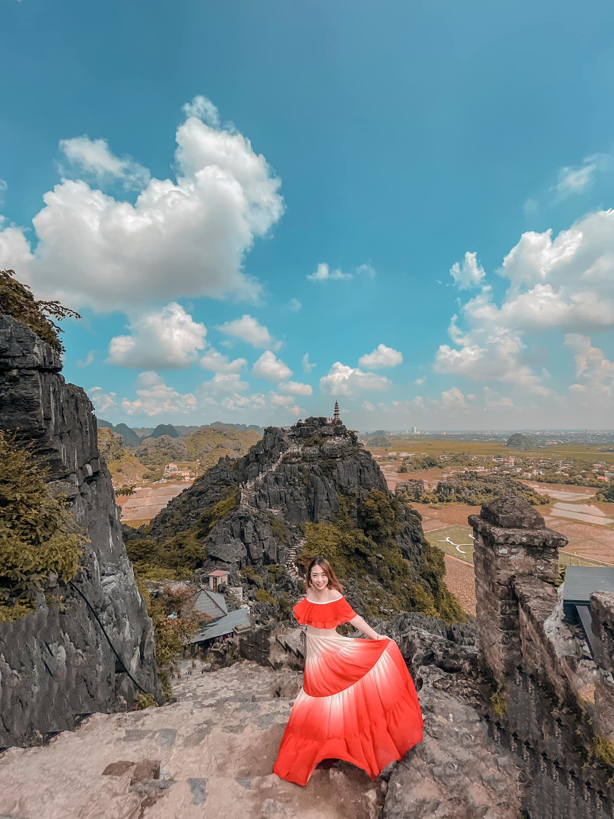 Được tạo hóa ban cho vẻ đẹp thiên nhiên kỳ thú, Hang Múa còn mang lại cho du khách những trải nghiệm thú vị mà ít nơi đâu có được. Ảnh: Vũ Minh Thu