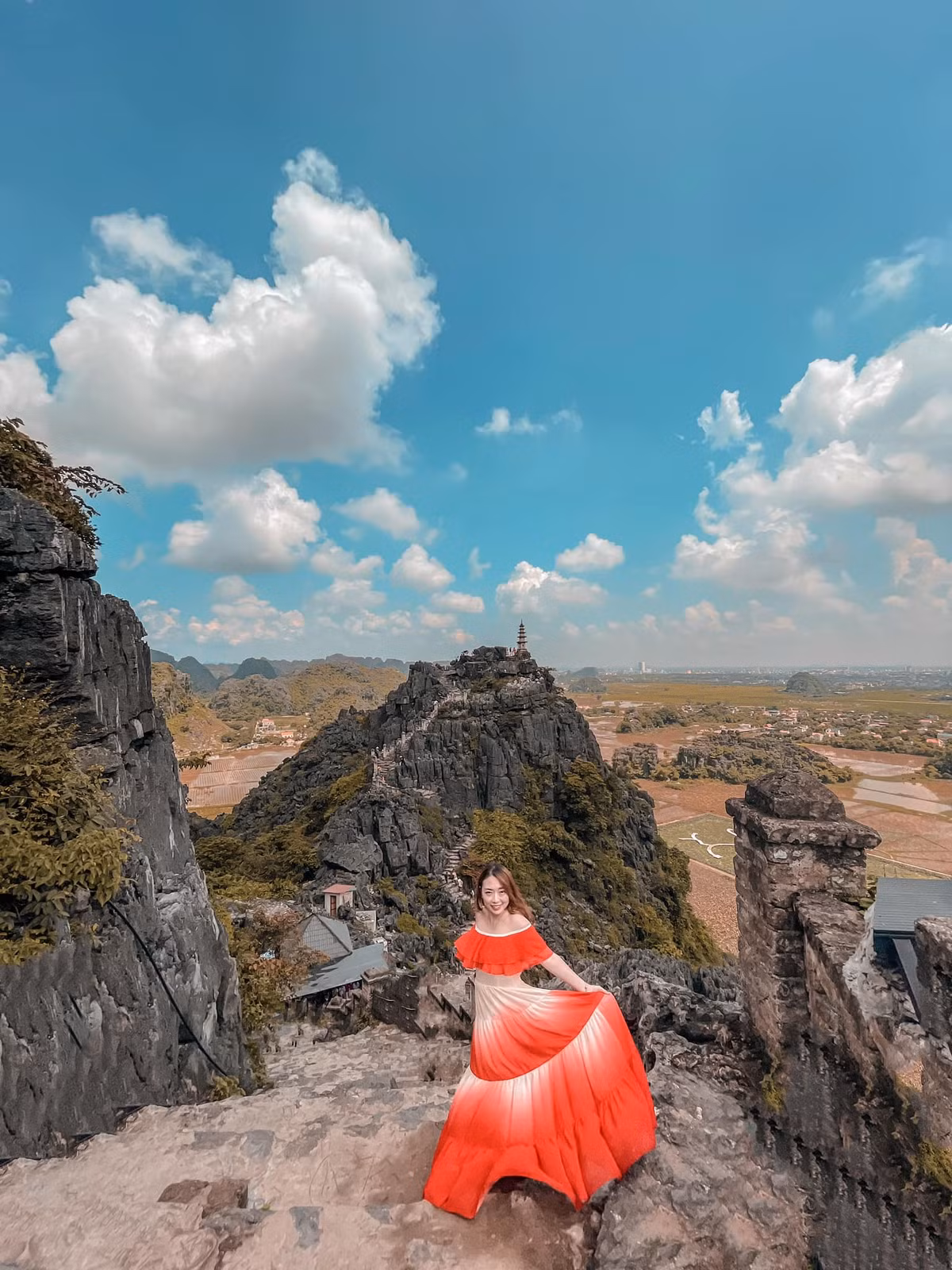 Được tạo hóa ban cho vẻ đẹp thiên nhiên kỳ thú, Hang Múa còn mang lại cho du khách những trải nghiệm thú vị mà ít nơi đâu có được. Ảnh: Vũ Minh Thu