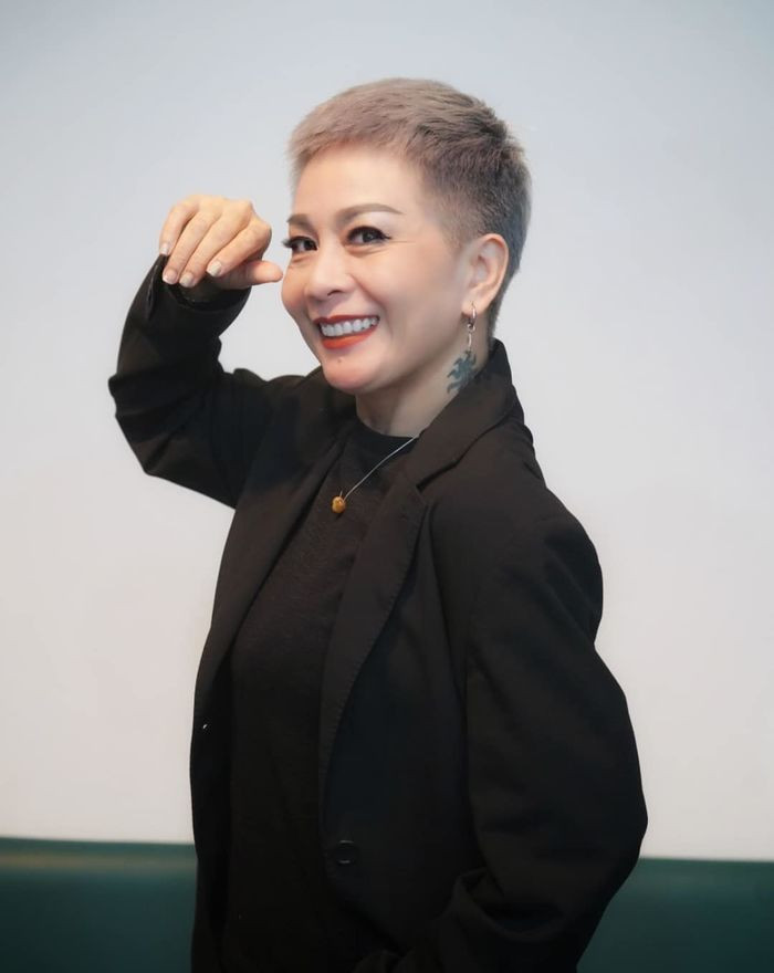 Cô Hạnh Nguyễn rất yêu thể dục thể thao, vì vậy cô sở hữu cơ thể dẻo dai ở tuổi U60 khiến nhiều người ngưỡng mộ. Ảnh: FBNV