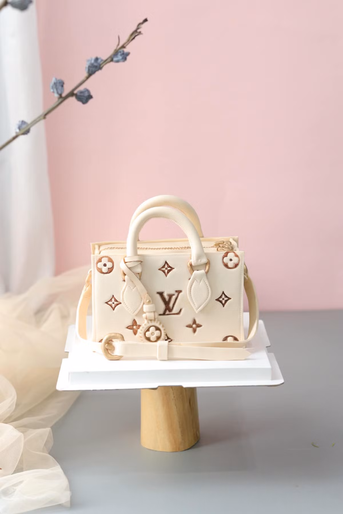 Ngoài ra, chị cũng thích những đồ handmade, thích nấu nướng nên khi có thời gian rảnh là sẽ tự tay vào bếp để chiêu đãi gia đình và bạn bè.