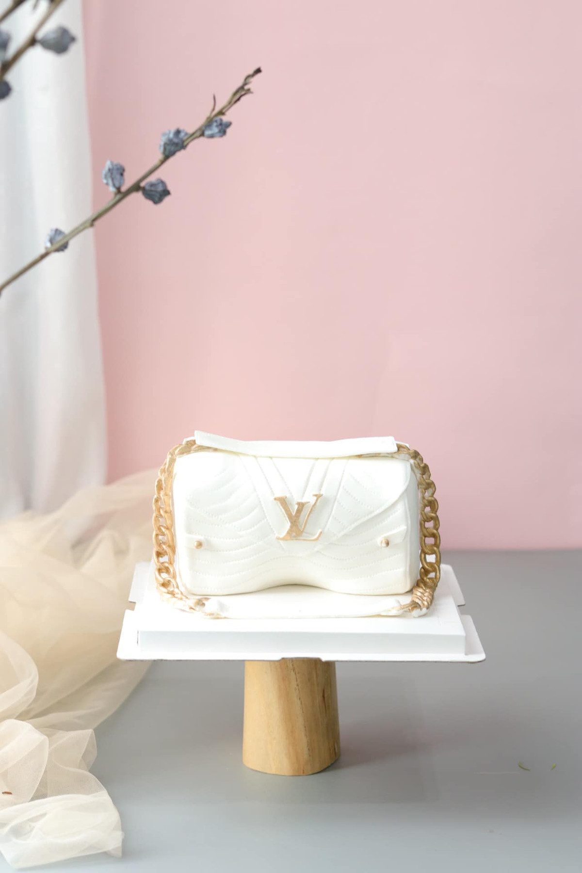 Chị Hằng cho biết chị không phải người chuyên về làm bánh mà chỉ có niềm đam mê làm bánh từ lâu.