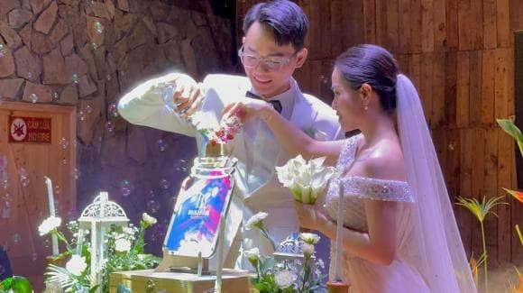 Loạt động thái này của Huyền My khiến nhiều người cho rằng cô đang ngầm ám chỉ việc bản thân bị chê kém sắc trong hôn lễ cách đây ít ngày.