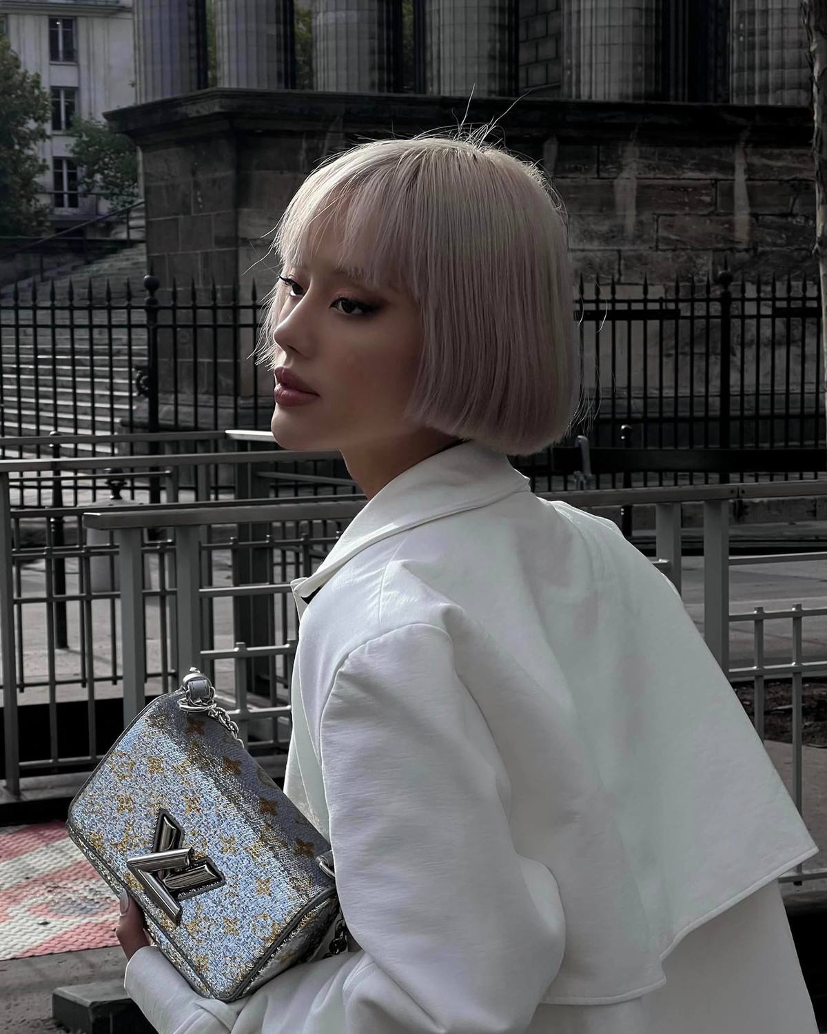 Khánh Linh luôn phá cách với những item "hiếm ai dám thử".