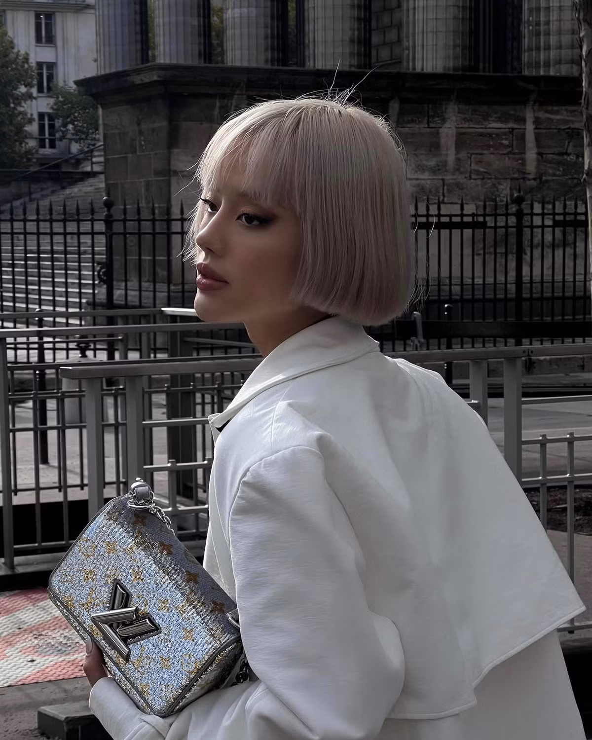 Khánh Linh luôn phá cách với những item "hiếm ai dám thử".