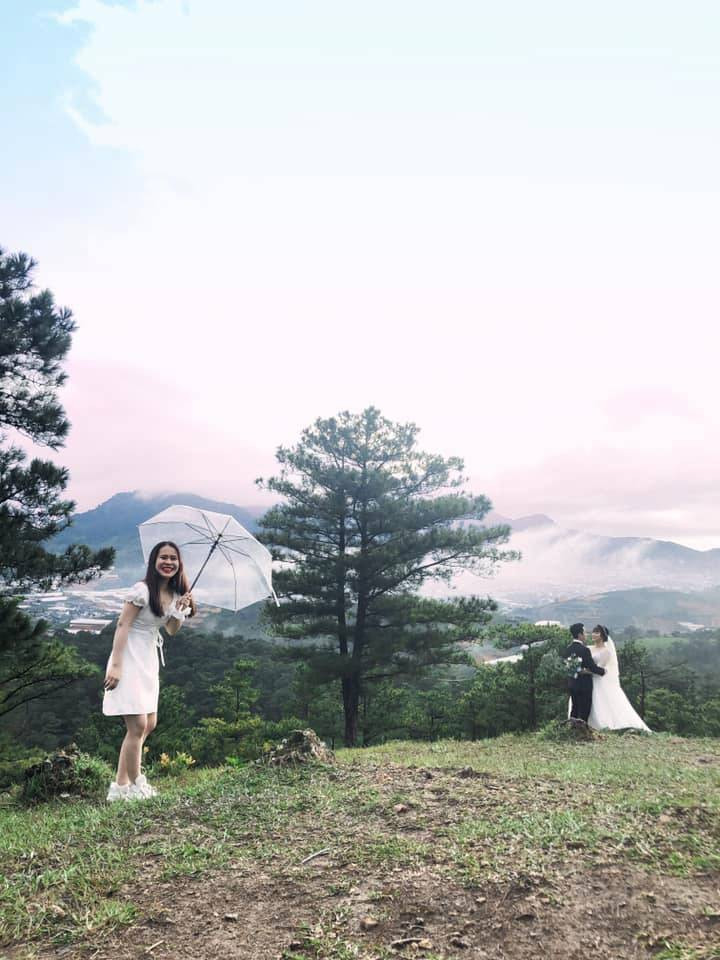 Trong cuộc sống luôn tồn tại một nhóm bạn thân như vậy, trong khi có người đã đề huề con cái hoặc ít ra cũng đã tìm được nửa kia của mình thì 1 đứa vẫn bình thản độc thân.