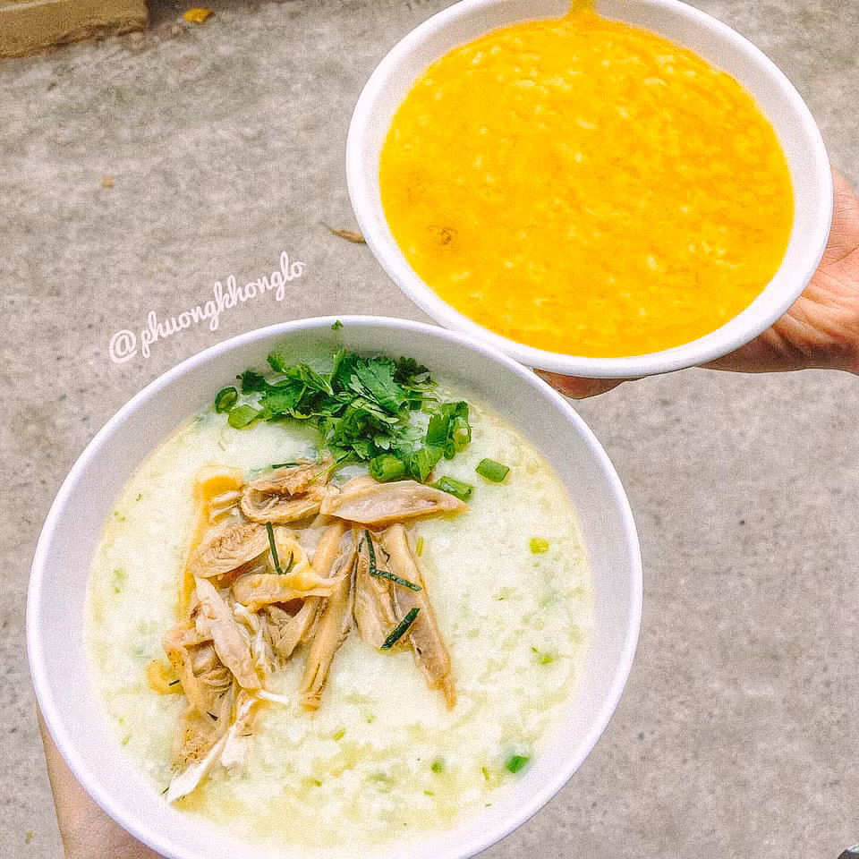 Ngoài ra, bạn có thể thử những món hấp dẫn không kém như bún ngan mọc, cháo bí đỏ, bò nướng lá lốt hay bánh rán, bánh gối được bán ở các hàng ngay 2 bên đường. Ảnh: Han Hyo Mii