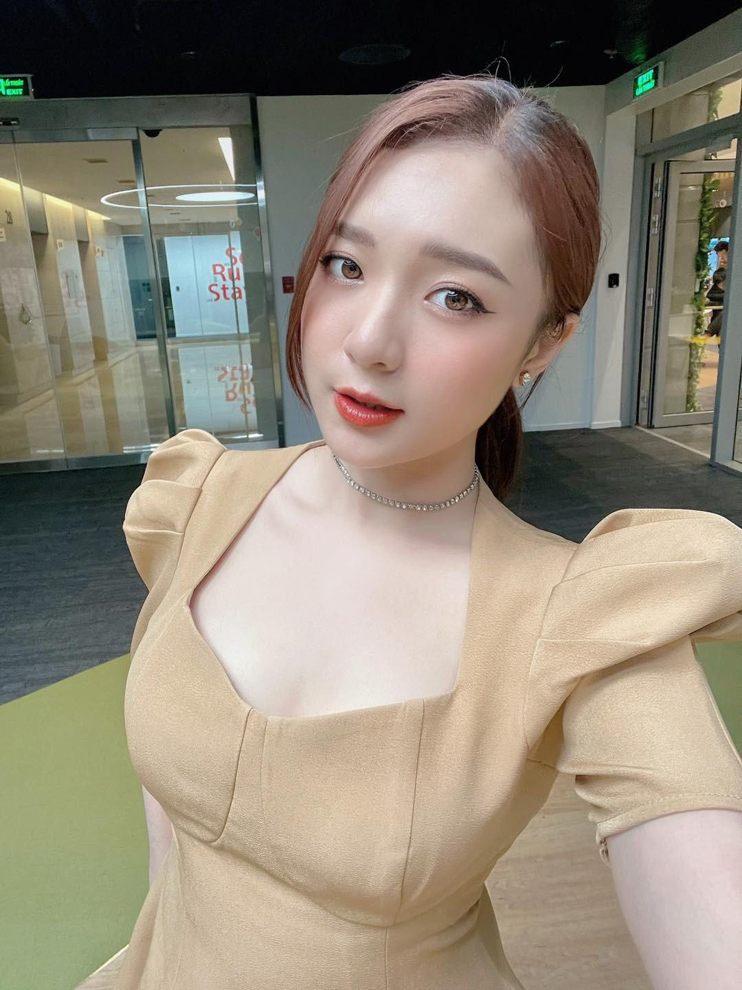 Tuy nhiên, Phương Thảo có hình thể cân đối cùng diện mạo xinh đẹp. Bản thân cô cũng luôn vui vẻ và yêu sự nhỏ bé đặc biệt của mình.