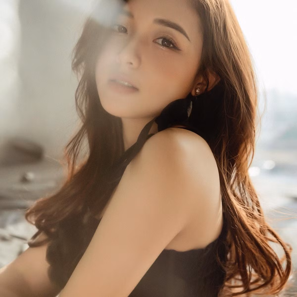 Mới đây, MC Vũ Phương Thảo đã khiến netizen đứng ngồi không yên khi tung bộ ảnh cực kỳ gợi cảm, nóng bỏng.