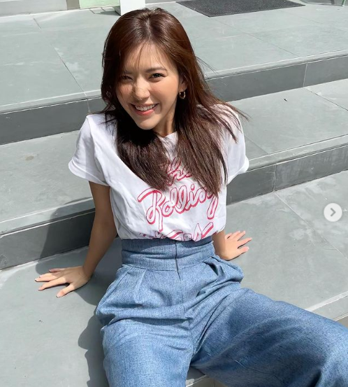 Cô nàng có gương mặt khả ái với những đường nét hài hoà.