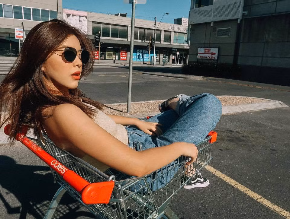 Tại The Face Vietnam 2017, hot girl lai này được chú ý từ vòng casting nhờ cái tên khác biệt và nhan sắc nổi bật.