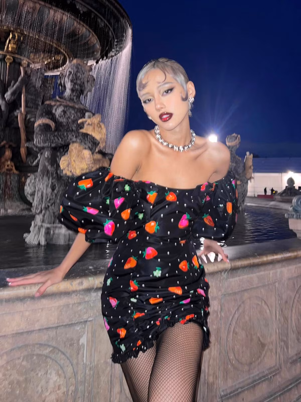 Khánh Linh vẫn được nhắc đến là một trong những gương mặt tiêu biểu của thế hệ IT girls vừa xinh đẹp, vừa tài giỏi lại có phong cách thời trang độc đáo và đẳng cấp.