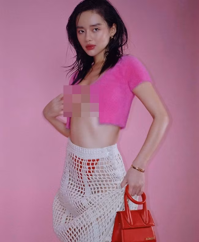 Chiếc áo mà gái xinh này diện khiến netizen cảm tưởng, chỉ cần chủ nhân thở nhẹ 1 cái cũng có thể đứt.