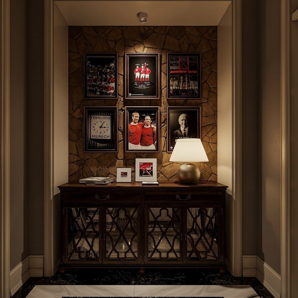 Ngoài ra, từ phòng tắm, phòng ăn đến phòng ngủ đến "ngập" hình ảnh của đội bóng thành Manchester.