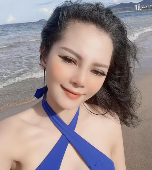 Được biết, Khánh Huyền đến từ Yên Bái. Nàng hot girl hiện đang kinh doanh tại Hà Nội.