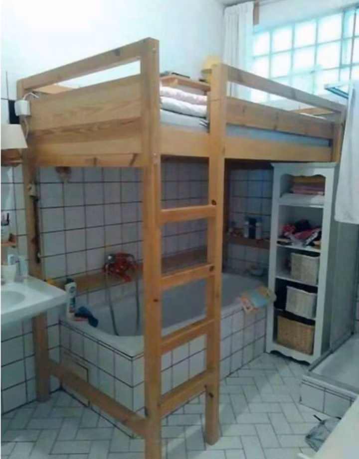 Từ kiểu dáng đến tính năng đi kèm, những mẫu nhà vệ sinh độc lạ này khiến người dùng chỉ biết "cười ra nước mắt".