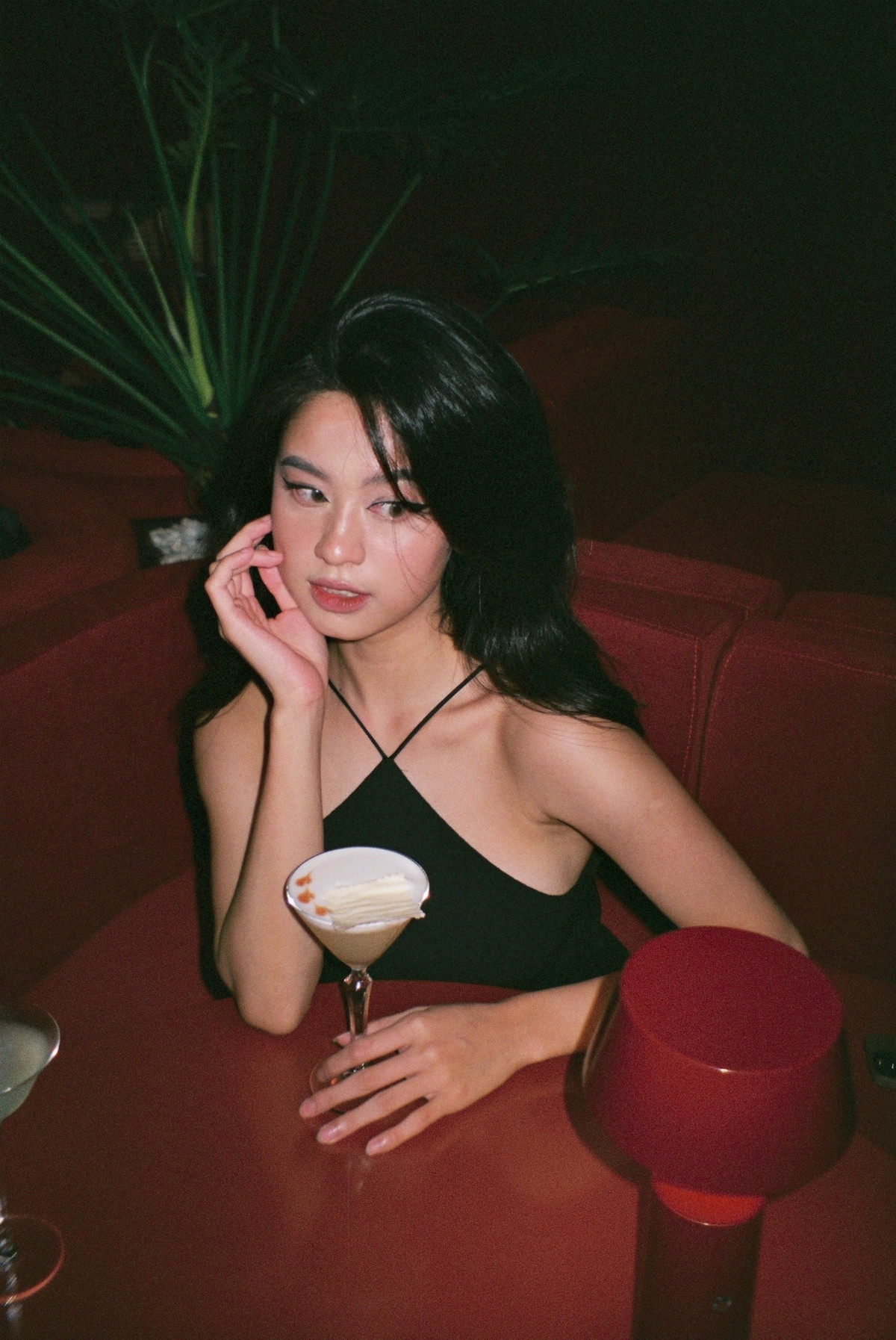 Sau 1 thời gian chăm chỉ dưỡng da, làm đẹp, mặt mộc hiện tại của gái đẹp gốc Thanh Hóa đã cải thiện rõ rệt.