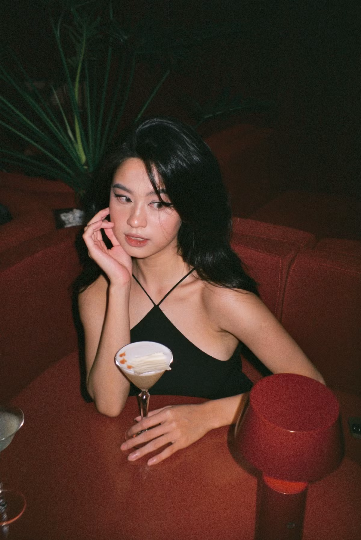 Sau 1 thời gian chăm chỉ dưỡng da, làm đẹp, mặt mộc hiện tại của gái đẹp gốc Thanh Hóa đã cải thiện rõ rệt.