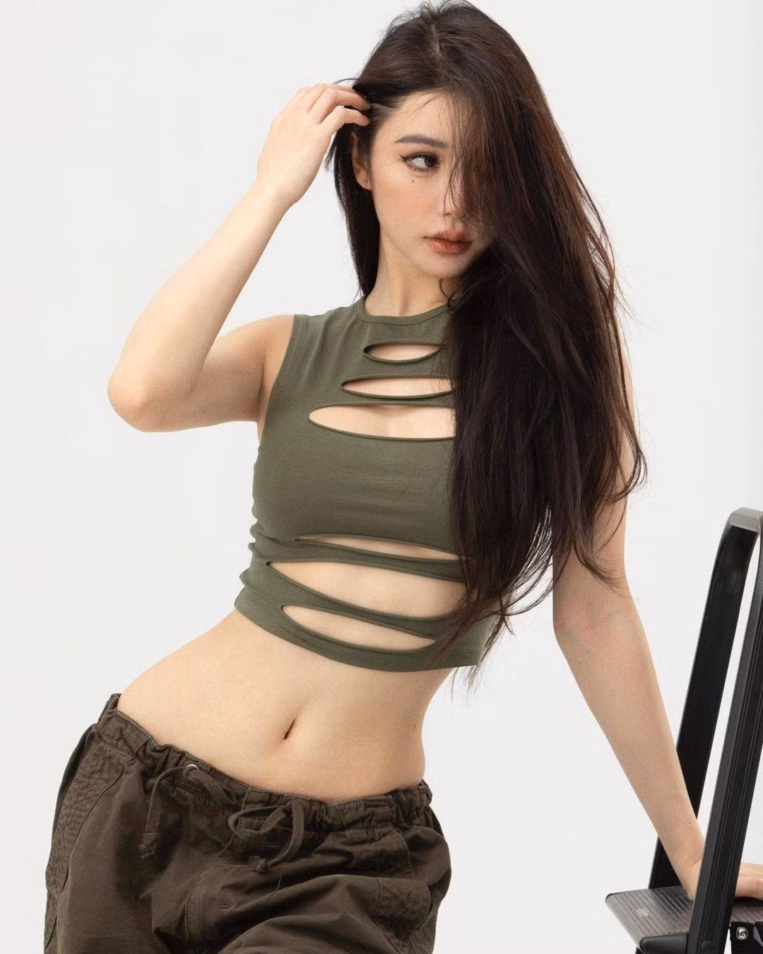 Sở hữu vẻ đẹp sắc sảo và body nóng bỏng, gái xinh xứ Trung này luôn hút mắt người đối diện mỗi khi xuất hiện ở bất cứ đâu.