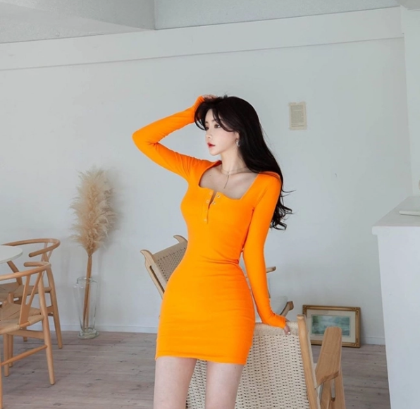 Cô nàng nhận được nhiều lời khen ngợi vì mặc quần jean rách bụi bặm, phóng khoáng nhưng không hề làm mất đi sự quyến rũ vốn có.