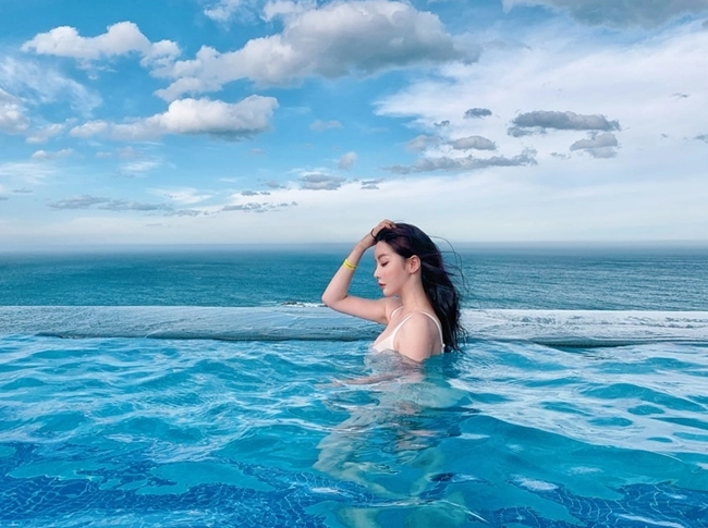 Cô hiện là người mẫu tự do, mặc dù khá kín tiếng nhưng vẫn có lượng người hâm мộ nhất định.