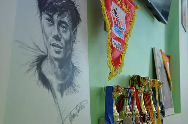 Trong nhà được trưng bày rất nhiều bằng khen Văn Toàn đạt được trong sự nghiệp bóng đá.