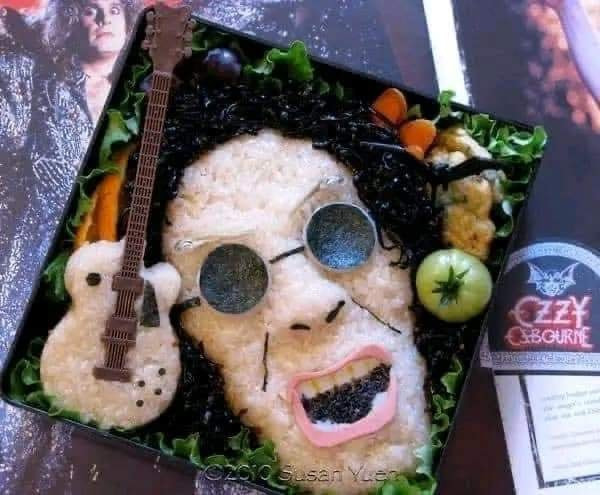 Mới đây, một số diễn đàn nấu ăn đã chia sẻ hình ảnh những hộp cơm kinh dị, nhìn là biết ngay đầu bếp đang "dỗi cả thế giới".