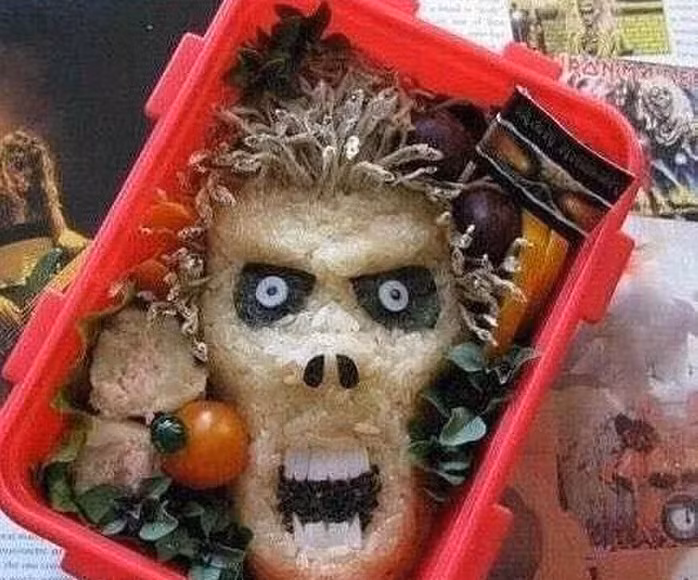 Nhiều người có ý dọa nạt đối phương nếu không chịu nghe lời thì sẽ chỉ có những suất cơm này mà thôi.