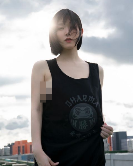 Nàng hot girl xứ Trung này hiện đang sở hữu trang Instagram với 374 ngàn người theo dõi.