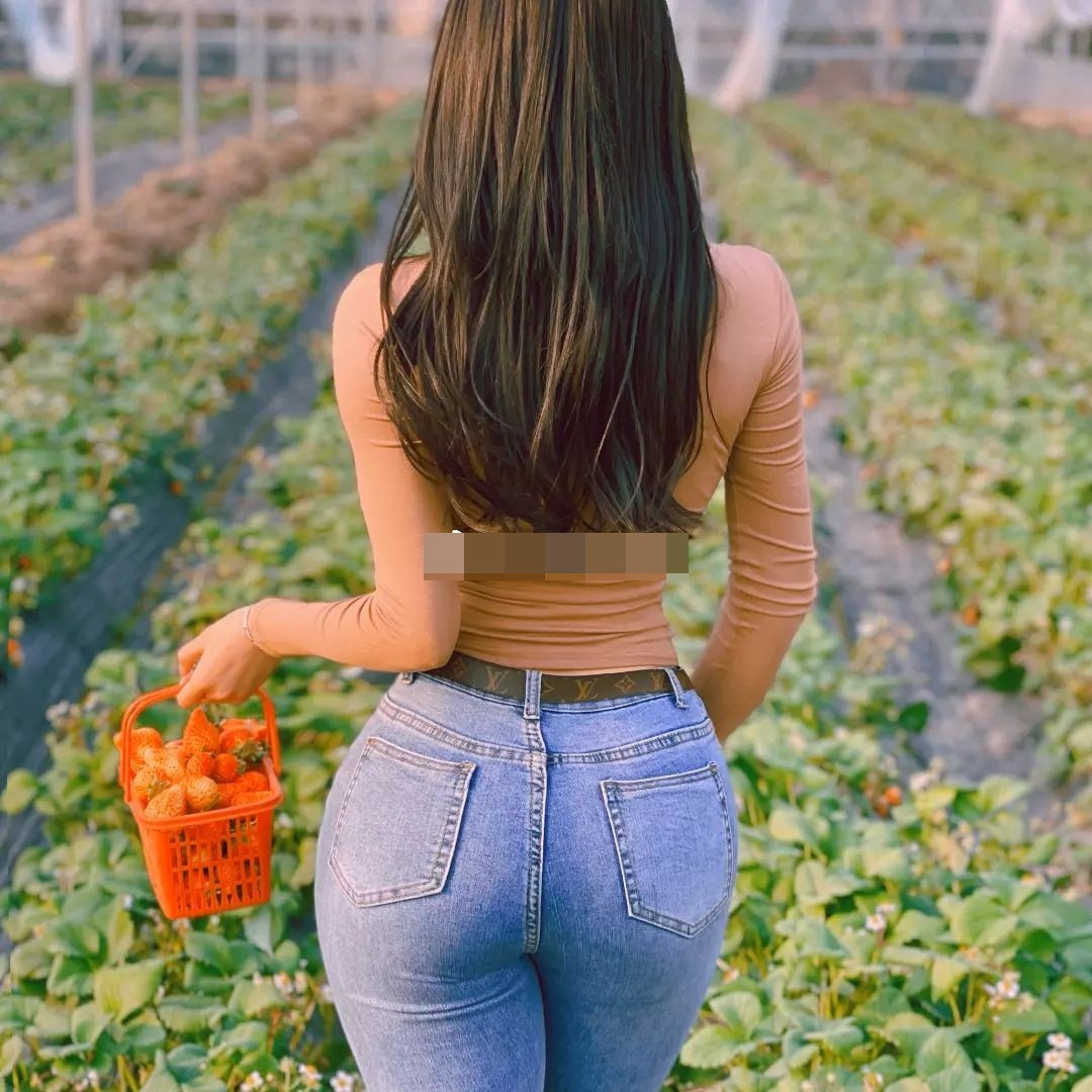 Thậm chí, cô còn siết dáng hơn trước. Bên cạnh việc duy trì thói quen tập gym, Liu Tai Yang có tập thêm boxing và chơi cầu lông.