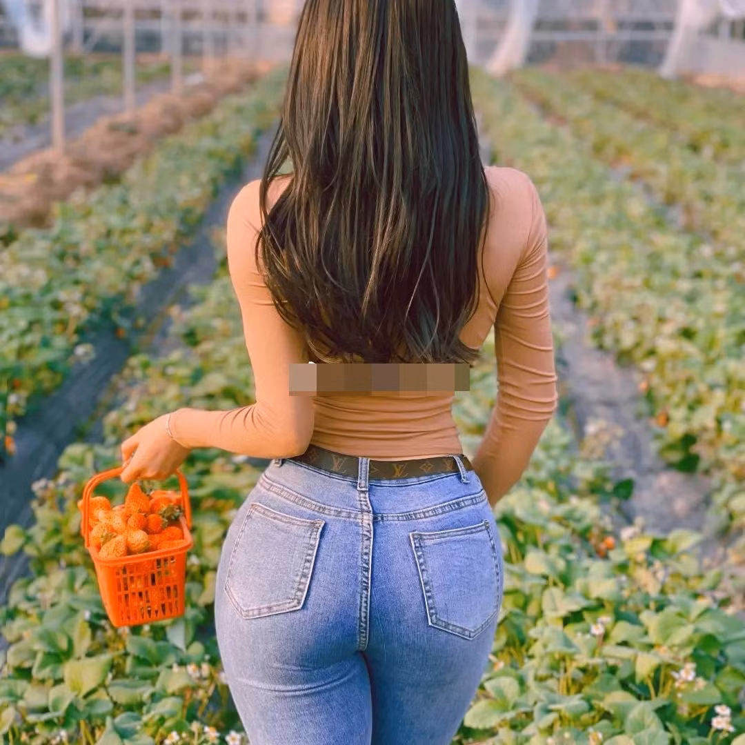 Thậm chí, cô còn siết dáng hơn trước. Bên cạnh việc duy trì thói quen tập gym, Liu Tai Yang có tập thêm boxing và chơi cầu lông.