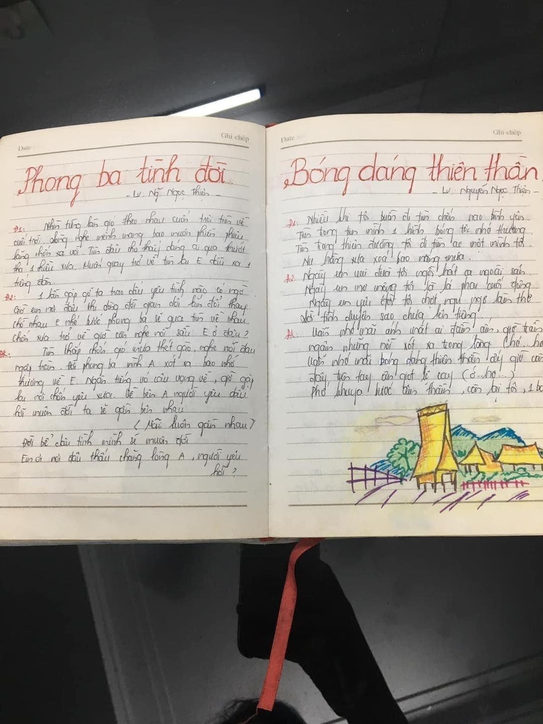 Chỉ với một cuốn sổ tay, đôi khi là quyển vở, các cô cậu học trò đã có kỷ niệm tuổi thơ không thể nào quên.