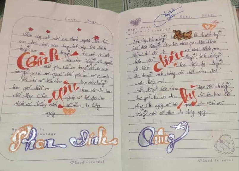 Ai khéo tay còn tranh thủ trang trí vẽ hoa, vẽ lá, thường xen giữa các bài hát sẽ dán hình ca sĩ, diễn viên được mua ở hiệu sách hay cắt ra từ trang báo nào đó.