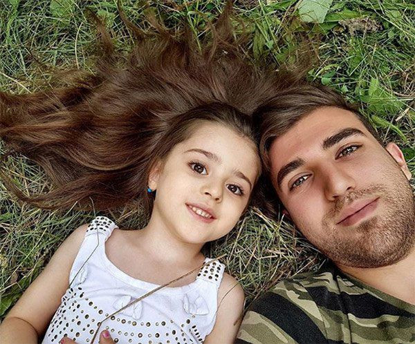 Cô còn nhận được những lời mời làm người mẫu cho các thương hiệu thời trang trẻ em.