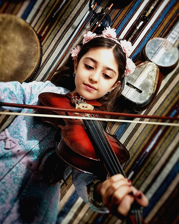 Dù có sự khác biệt rõ rệt nhưng nhiều độc giả vẫn dành nhiều lời khen cho vẻ đẹp hiện tại của Mahdis.