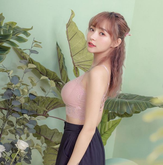 Mọi người đều nhận xét rằng Lâm Tương rất phù hợp với phong cách vừa ngây thơ trong sáng lại vừa quyến rũ, trưởng thành.