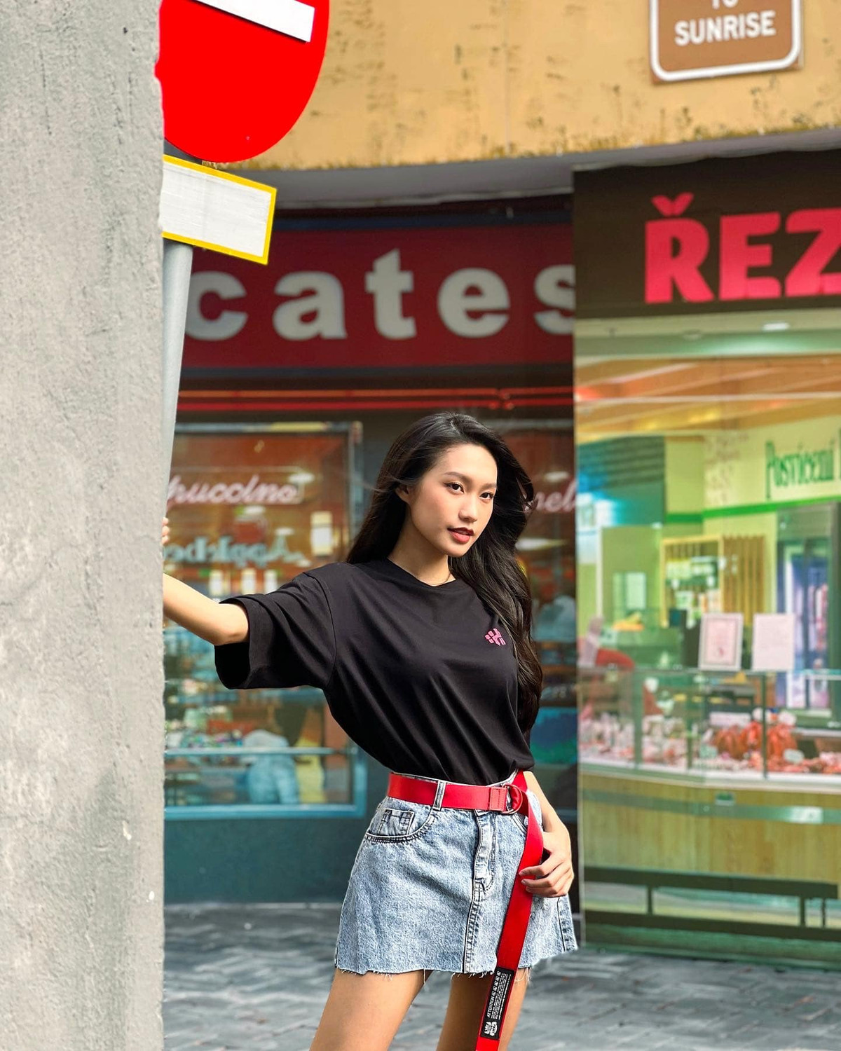 Đồng thời, cô còn nhận được danh hiệu Người đẹp Tài năng sau màn trình diễn piano.